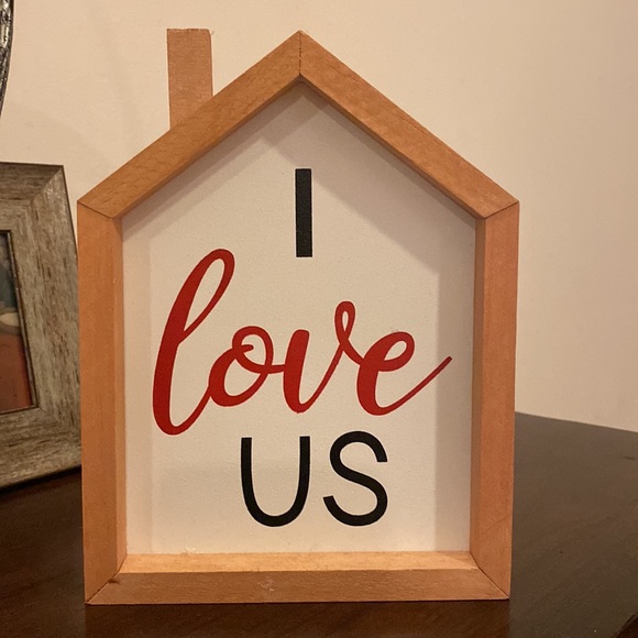 Wooden Home Decor Design Phrase - Home Is Where the Heart Is / I love Us - Picture 3 of 3